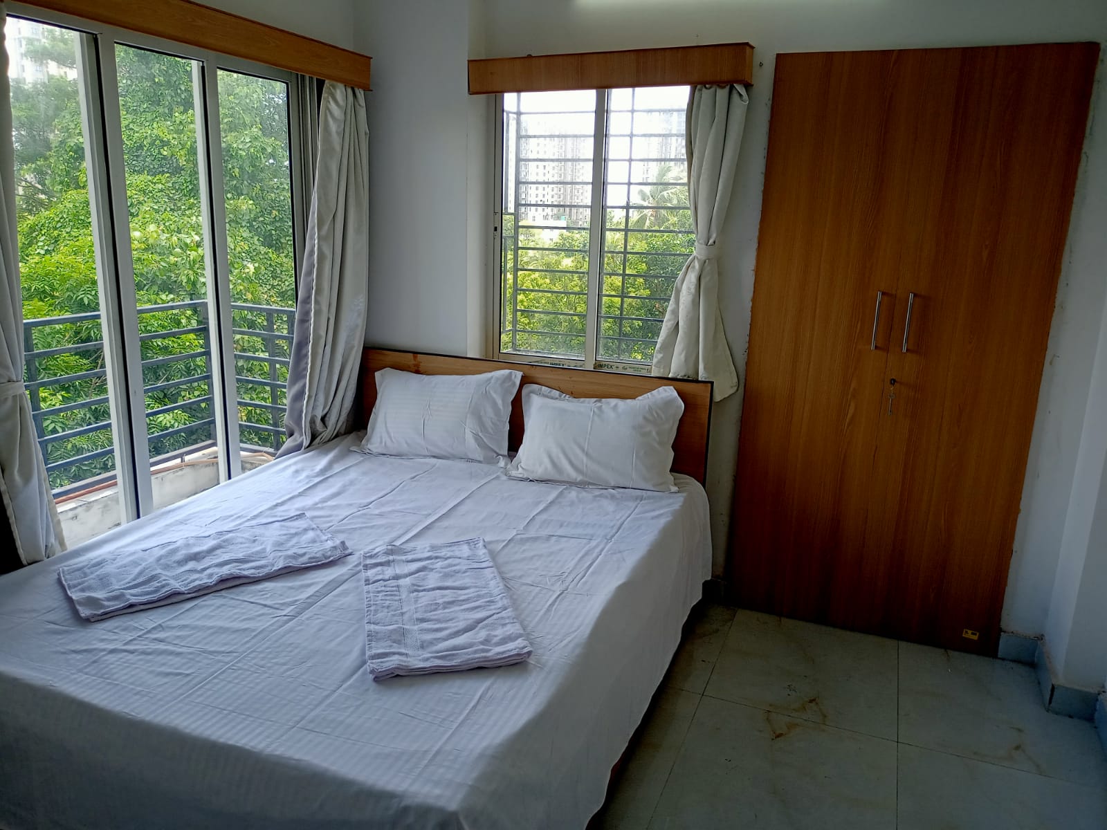 Actual Double sharing AC room at De-Elite Stay